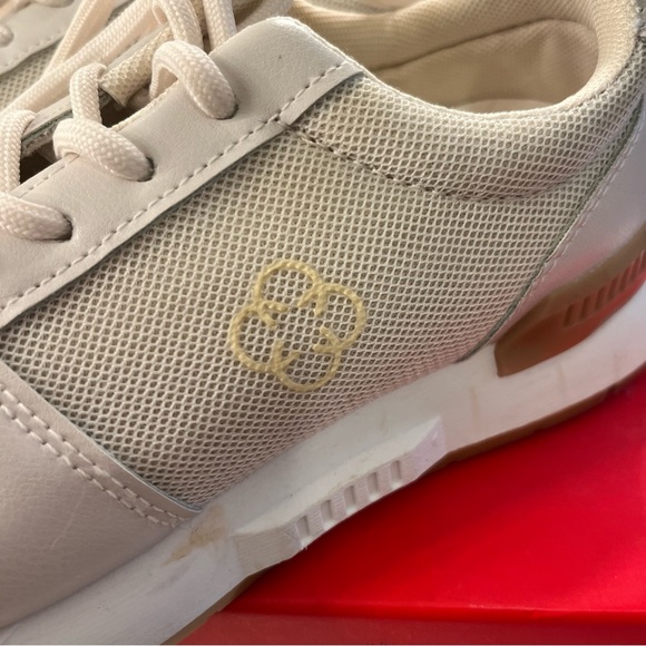 Excellent condition. Worn once traveling. - Picture 6 of 7